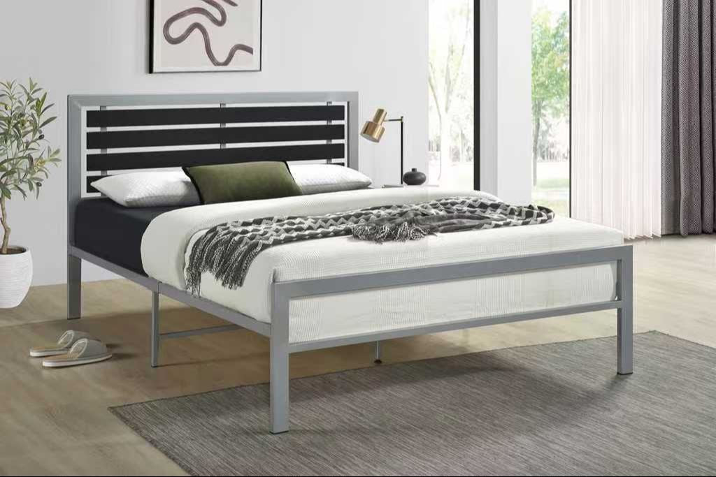 Silver Metal Platform Bed - Full (HH)