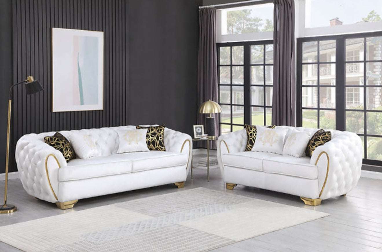 Mila (White) (NE)