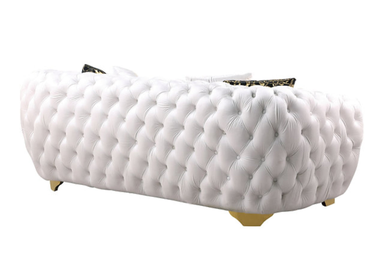 Mila (White) (NE)
