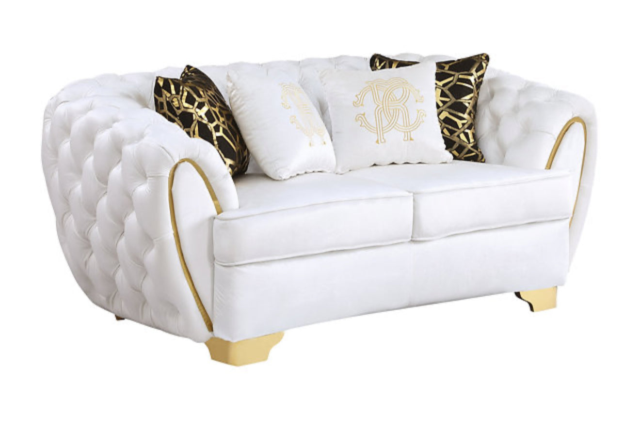 Mila (White) (NE)
