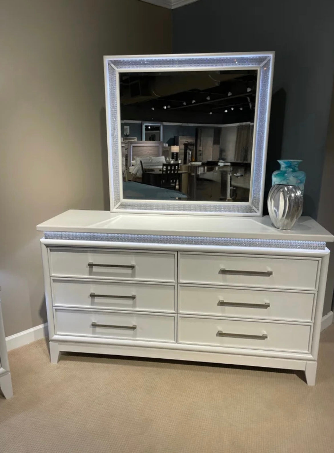 781 White - 5PC Bedroom Set Queen (HH)