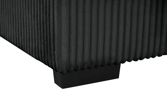 Silvia Black - Sectional With Pull-Out Bed (HH)